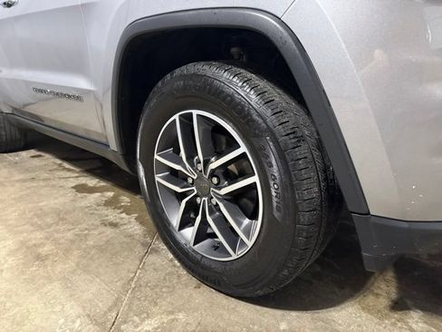 Used 2019 Jeep Grand Cherokee Limited AWD/4WD image 5