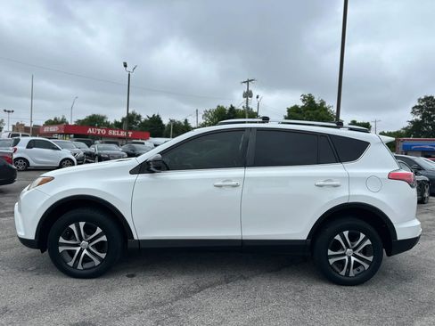 Used 2016 Toyota RAV4 LE w/ Preferred Accessory Package FWD image 9