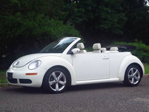Used 2007 Volkswagen Beetle Triple White Edition FWD image 1