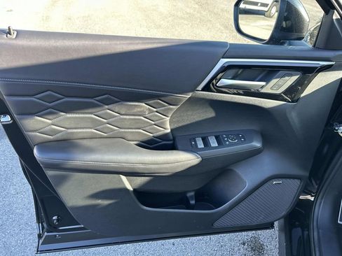New 2025 Mitsubishi Outlander SEL image 23