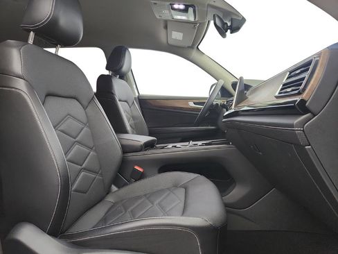 Used 2024 Volkswagen Atlas SE image 32