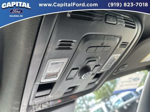 Used 2023 Cadillac Escalade Premium Luxury AWD/4WD image 33
