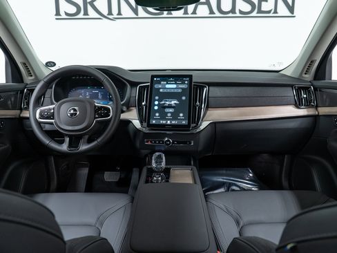 New 2026 Volvo XC90 B6 Plus w/ Protection Package Premier image 15