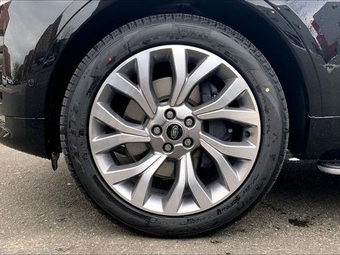 New 2026 Land Rover Discovery Limited Edition image 11