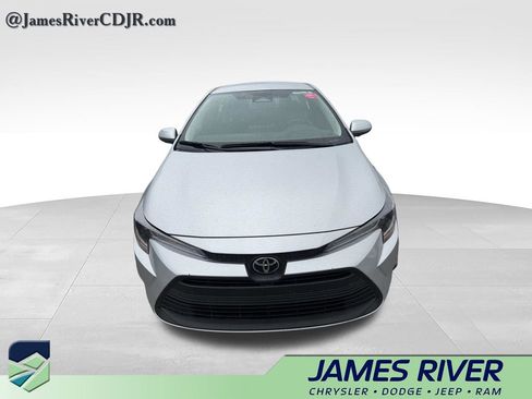 Used 2026 Toyota Corolla LE FWD image 3