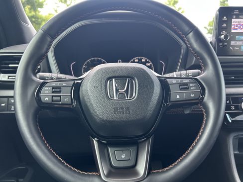 Certified 2025 Honda Pilot TrailSport image 17