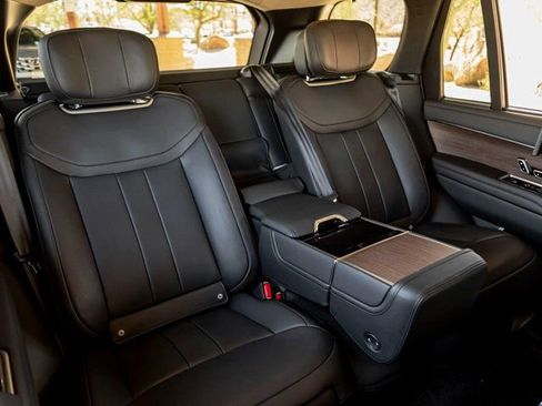 Used 2025 Land Rover Range Rover Autobiography image 27