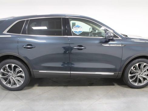 Used 2023 Lincoln Nautilus Reserve AWD/4WD image 10