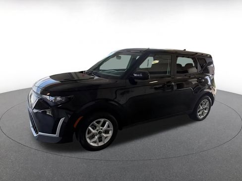 Used 2025 Kia Soul LX w/ LX Technology Package FWD image 7