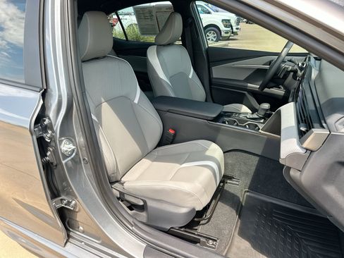 Used 2025 Toyota Camry SE image 23