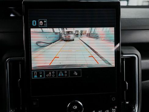 Used 2025 GMC Yukon XL Denali image 18