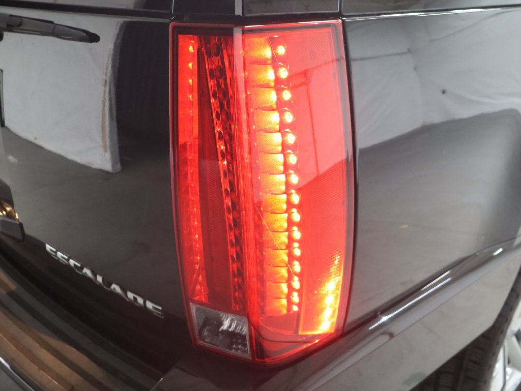 Used 2013 Cadillac Escalade ESV Platinum RWD image 32