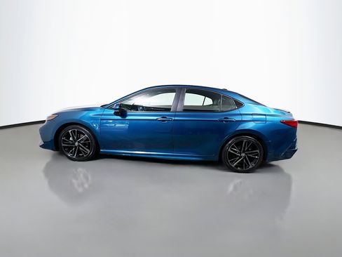 Used 2025 Toyota Camry XSE FWD image 9