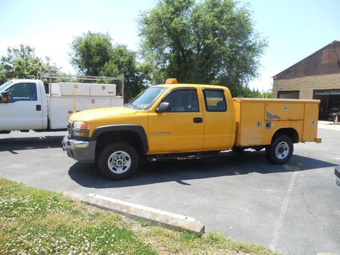 Used 2005 GMC Sierra 2500 W/T w/ Snow Plow Prep Package AWD/4WD image 5