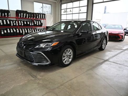Used 2023 Toyota Camry LE image 8