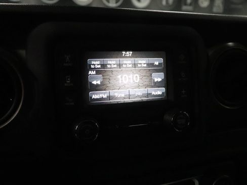 Used 2019 Jeep Wrangler Unlimited Sport S image 31