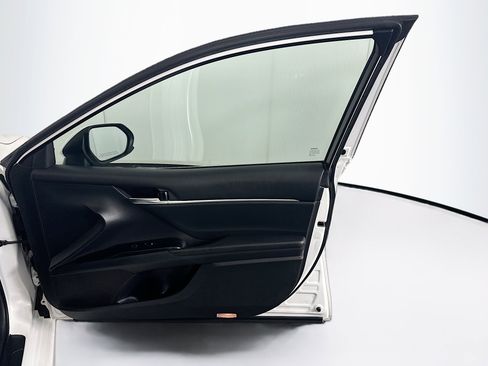 Used 2018 Toyota Camry SE image 29