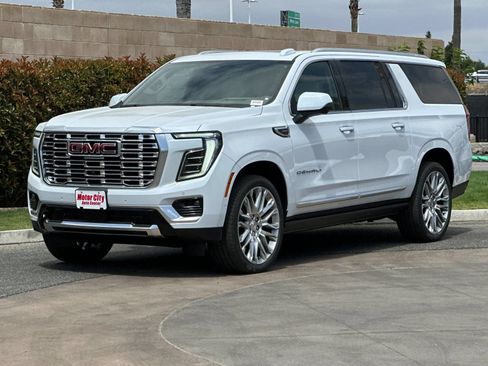New 2026 GMC Yukon XL Denali w/ Denali Reserve Package AWD/4WD image 8