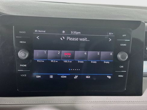 Used 2025 Volkswagen Taos SE AWD/4WD image 21