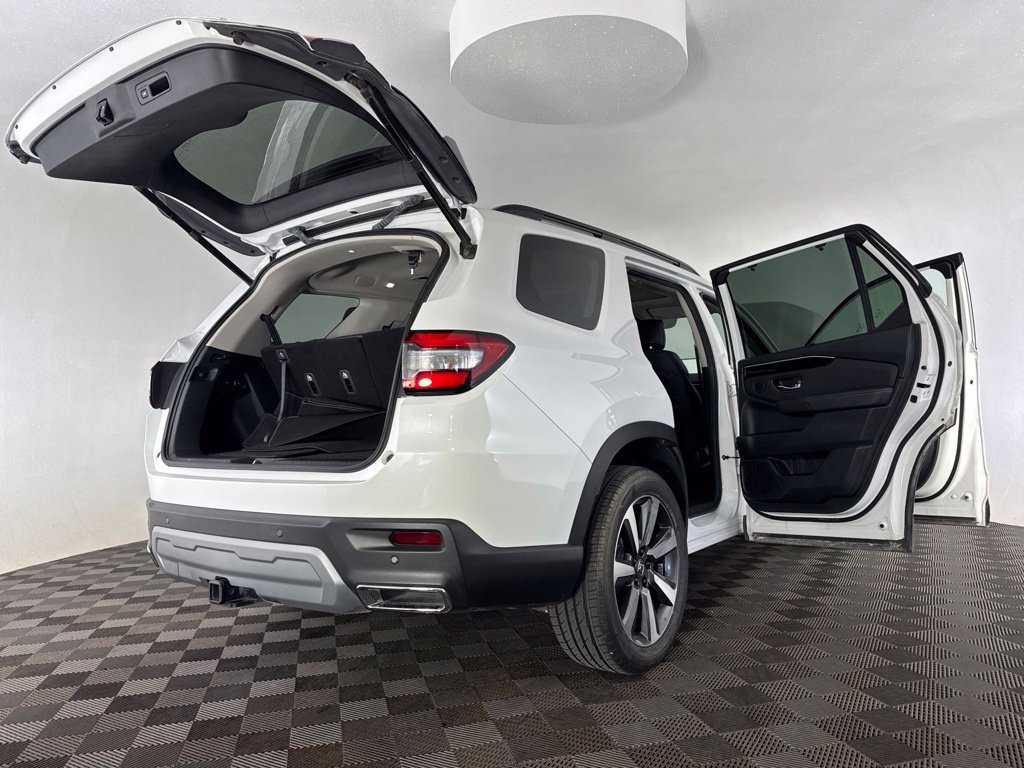 Certified 2025 Honda Pilot Touring image 24