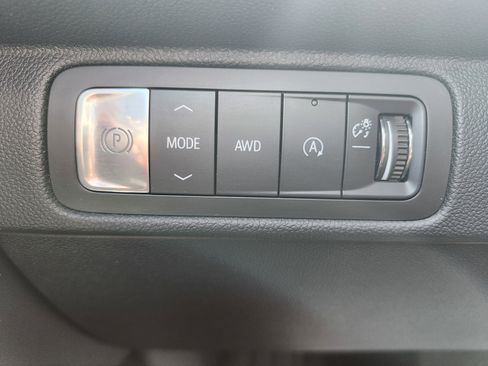 Used 2025 Chevrolet Traverse RS AWD/4WD image 17
