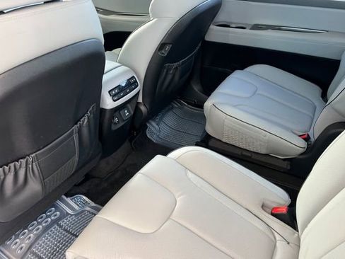 Used 2023 Hyundai Palisade SEL w/ Premium Package FWD image 14