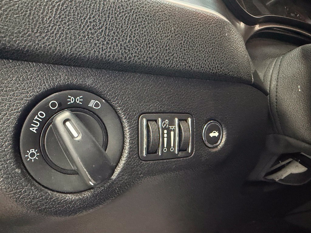 Used 2019 Dodge Charger SXT w/ Blacktop Package RWD image 16