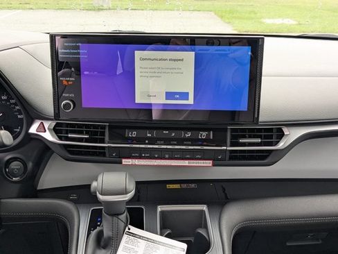 New 2026 Toyota Sienna XLE FWD image 18