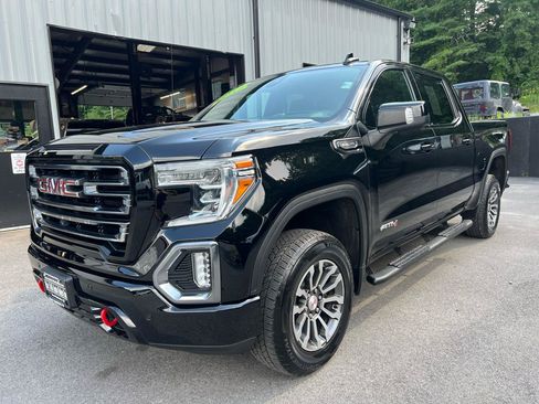 Used 2021 GMC Sierra 1500 AT4 w/ Technology Package AWD/4WD image 3