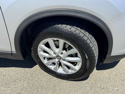 Used 2019 Nissan Rogue SV FWD image 37