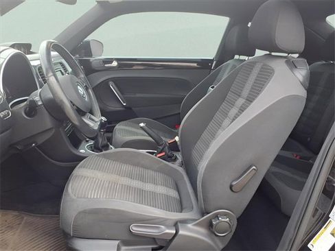 Used 2013 Volkswagen Beetle 2.0T image 25