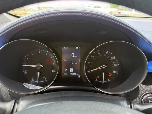 Used 2021 Toyota C-HR XLE FWD image 24
