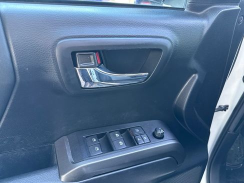 Used 2022 Toyota Tacoma TRD Sport w/ Technology Package RWD image 6