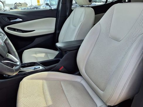 Used 2020 Buick Encore GX Essence w/ Experience Buick Package image 3