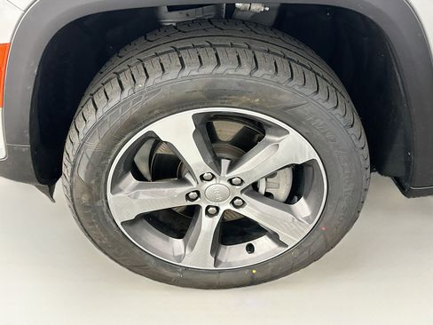 Used 2023 Jeep Grand Cherokee 4WD 4xe w/ Luxury Tech Group II image 11
