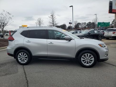 Used 2018 Nissan Rogue SV w/ Premium Package image 2