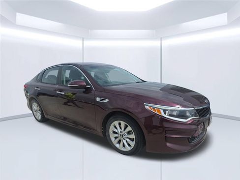Used 2018 Kia Optima LX w/ 17" Alloy Wheels Package FWD image 38