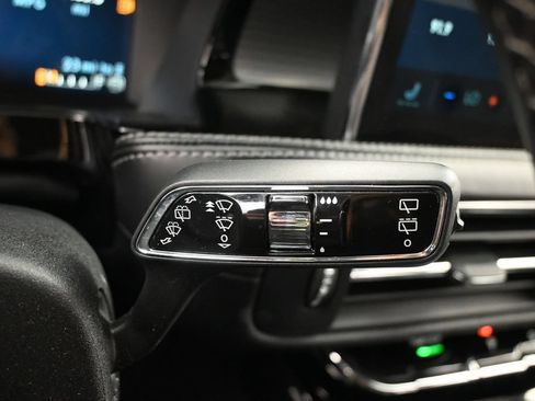 Used 2025 Lincoln Corsair AWD image 16