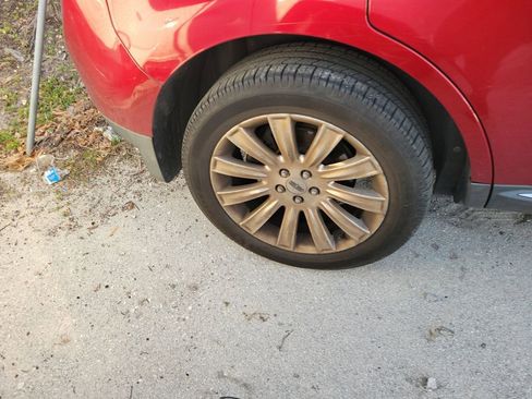 Used 2013 Lincoln MKX FWD image 4