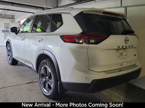 Certified 2024 Nissan Rogue SV w/ SV Premium Package FWD image 3