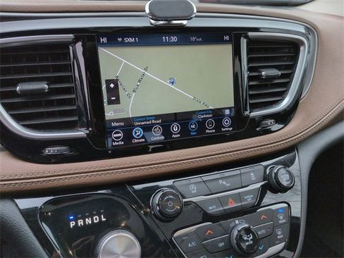 Used 2019 Chrysler Pacifica Limited w/ Tire & Wheel Group image 18