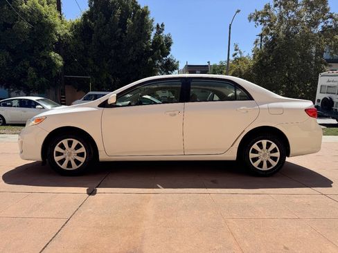 Used 2011 Toyota Corolla LE FWD image 4