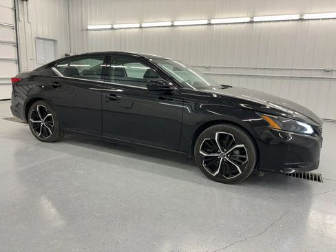 Used 2024 Nissan Altima 2.5 SR w/ SR Premium Package FWD image 14