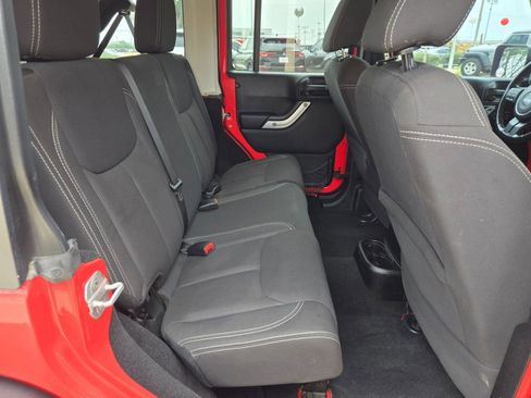 Used 2013 Jeep Wrangler Unlimited Rubicon w/ Connectivity Group AWD/4WD image 24