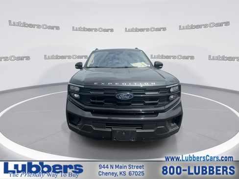 Used 2025 Ford Expedition Active AWD/4WD image 3