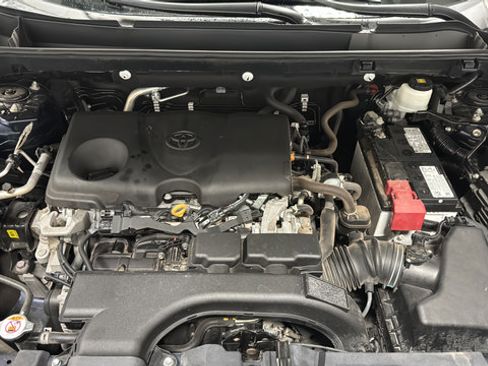 Used 2021 Toyota RAV4 XLE Premium AWD/4WD image 28
