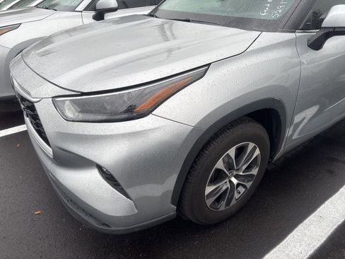 Used 2024 Toyota Highlander XLE image 9