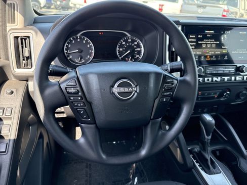 Used 2025 Nissan Frontier SV AWD/4WD image 11