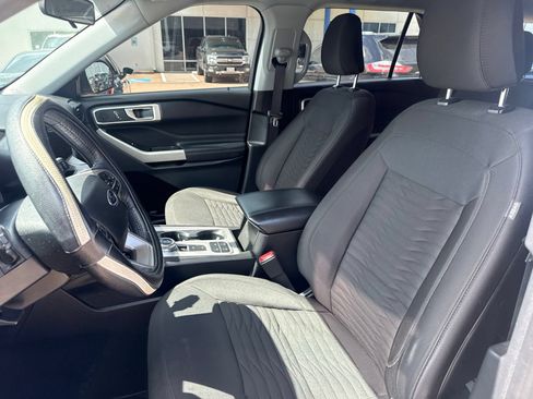 Used 2021 Ford Explorer XLT RWD image 10