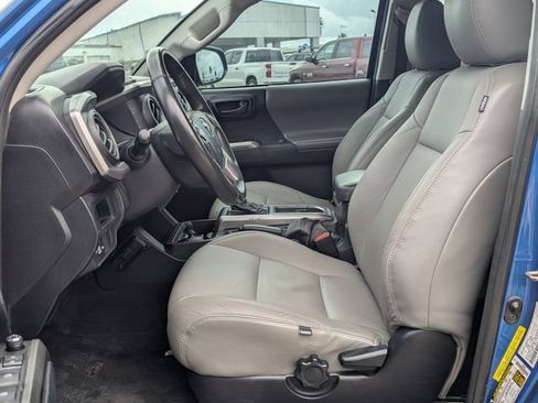 Used 2017 Toyota Tacoma SR5 w/ Tow Package AWD/4WD image 12